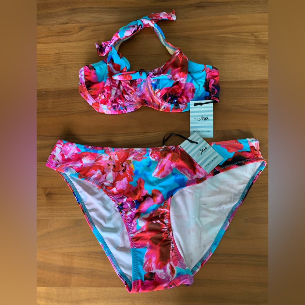 Pour Moi Women's Floral Bikini. Unpadded, underwire top 32DD. Midrise 14 bottom.